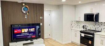 Triple J Homes-Newly Built Modern 1-Bedroom Suite