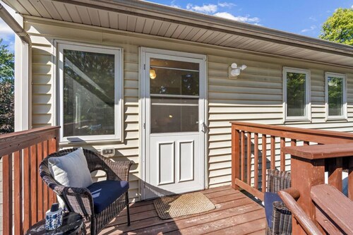 Nicollet Nook 1BR Upper-Level Retreat