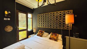 3 bedrooms, internet, bed sheets