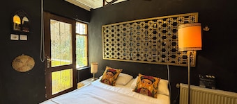 Historic Artistic House with Sea-View Terrace in Ayvalık
