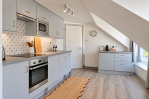 Bright modern kitchen with stylish finishes and a cozy coffee station - Manna House | The Loft (North Berwick)