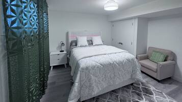 Iron/ironing board, WiFi, bed sheets