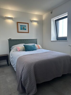 2 bedrooms, iron/ironing board, free WiFi, bed sheets - Casa dos Fiais - Bespoke Luxury Retreat with Hot Tub & Stunning Sunset Views (Coimbra)