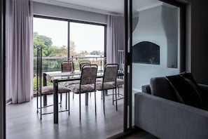 Departamento, 3 habitaciones, patio | Balcón