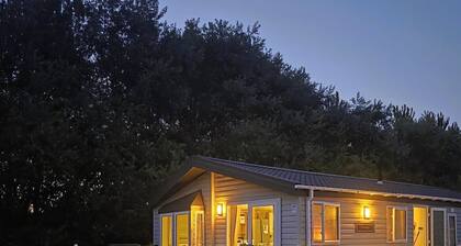Beautiful Lodge Sleeps 4 With Indoor Pool