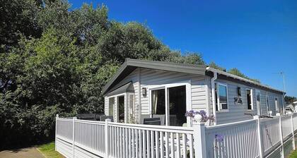 Beautiful Lodge Sleeps 4 With Indoor Pool