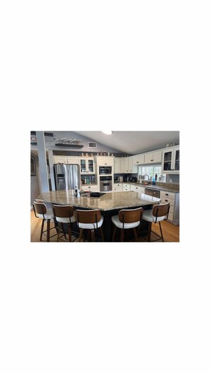 Private kitchen - Relaxing 3-bedroom lakehouse on Lake Placid. (Seguin)