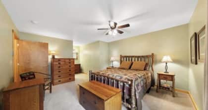 The Harbors -
Stay on the shores of Lake Placid and only a 3min walk to town!