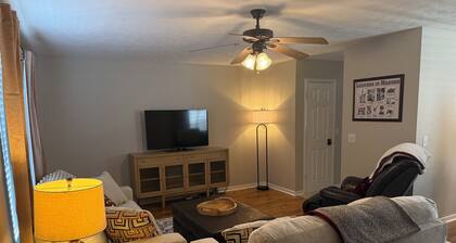 2-Bedroom Condo in Starkville - Perfect for Game Days & Getaways!!