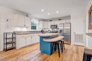 Private kitchen - Sweetwater Cove:  3-Level Lakefront Retreat (Moneta)