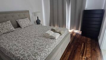 Iron/ironing board, internet, bed sheets