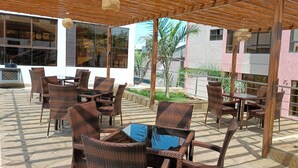 Outdoor dining - Aqua Resort Naivasha (Naivasha)