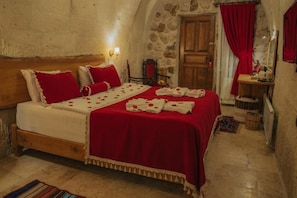 Standard Double Room, Patio, Garden View | Desk, soundproofing, iron/ironing board, WiFi (free) - Gazel Cave House (Ürgüp)
