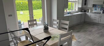 Modern 2-Bed Escape, Cashel, Aherlow & Galtees