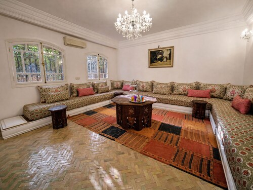 Beautiful, quiet house in Marrakech, 7 bedrooms, pool, and live-in cook