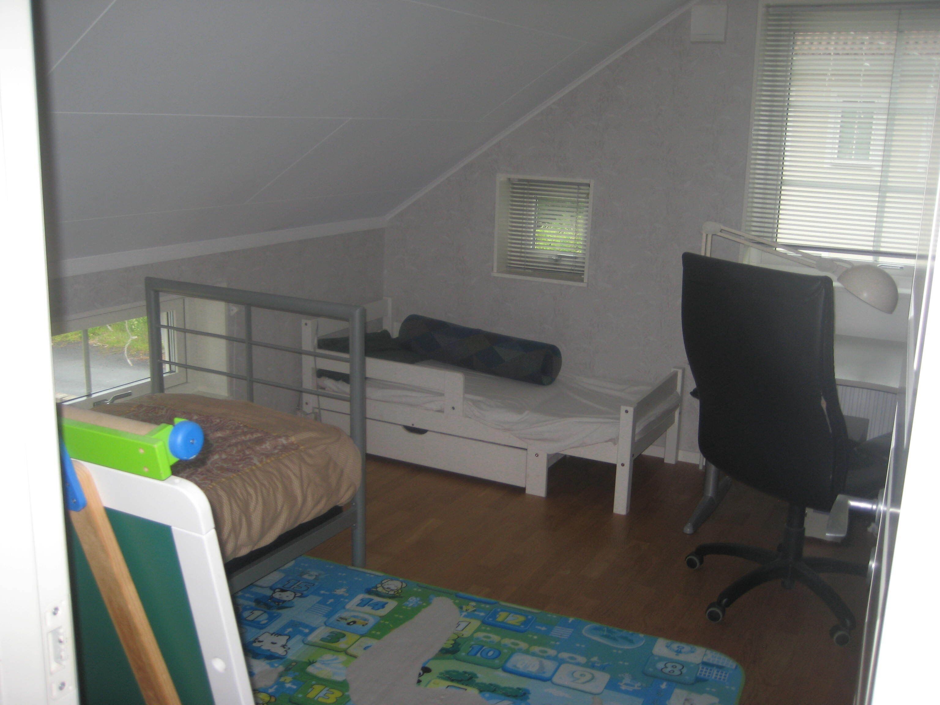 4 bedrooms, iron/ironing board, bed sheets
