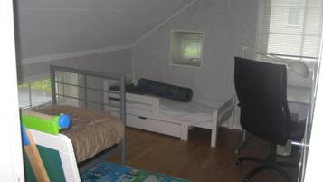 4 bedrooms, iron/ironing board, bed sheets