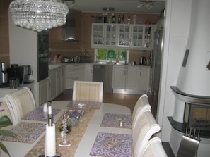 Private kitchen - An idyllic villa on Bråviken (Lake Öster) with a large pool, a bocce court, a dock, and more (Kolmården)