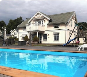 Pool - An idyllic villa on Bråviken (Lake Öster) with a large pool, a bocce court, a dock, and more (Kolmården)