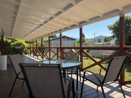 NEW listing! Klamath Anglers Fish Cabin-Walk to Boat Ramp