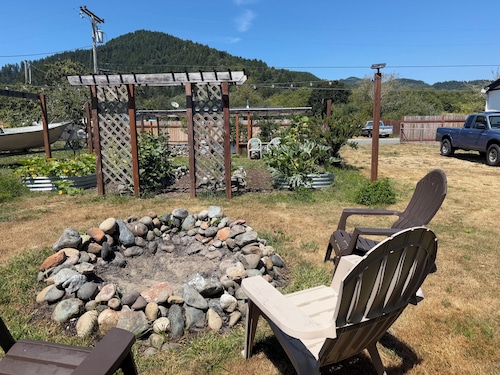 NEW listing! Klamath Anglers Fish Cabin-Walk to Boat Ramp