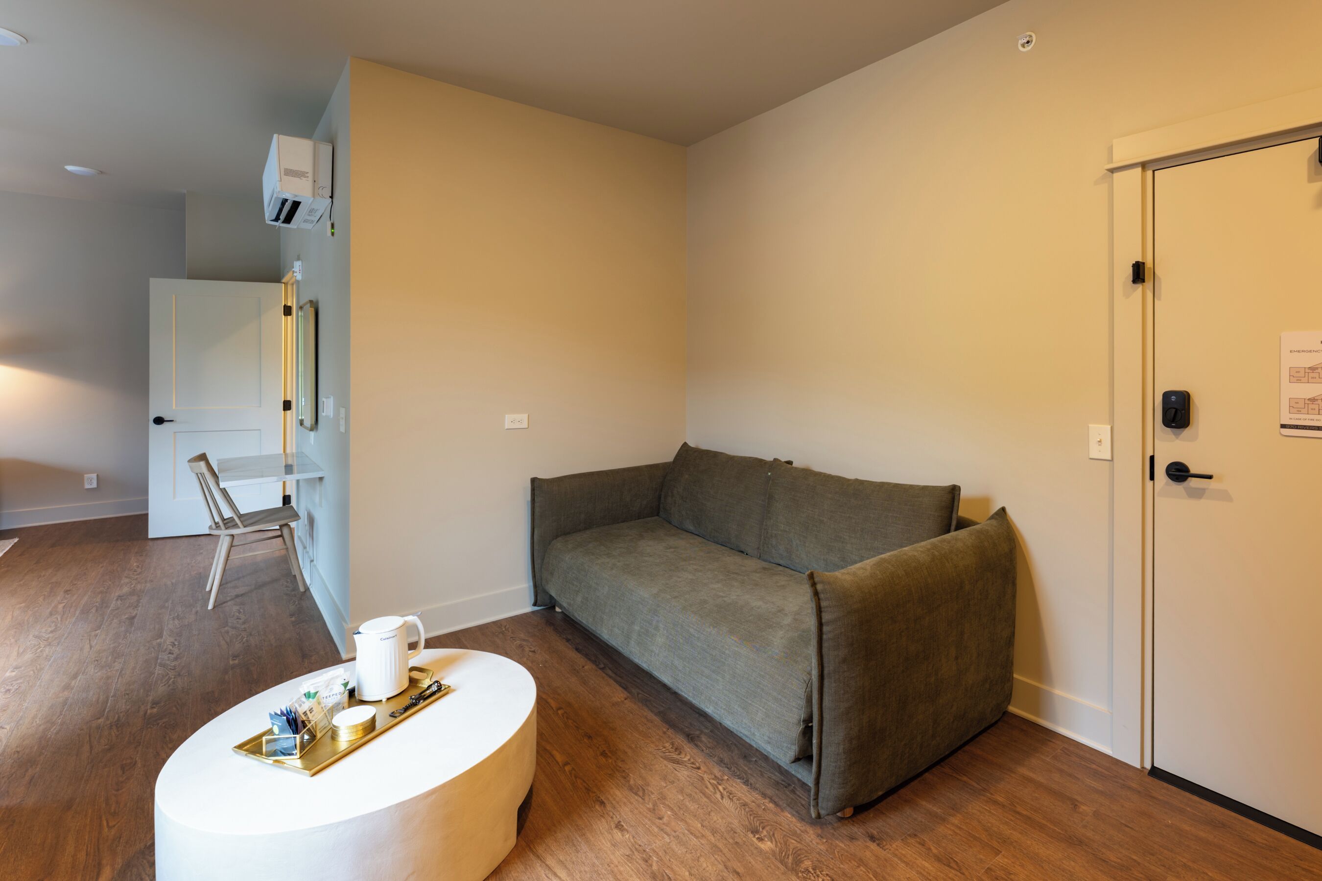 Presidential Room, City View | Living area