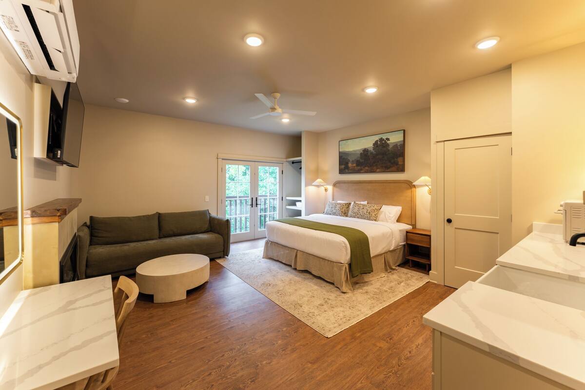 Premier Room
