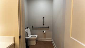 Executive Room | Bathroom | Hair dryer, towels, soap, shampoo