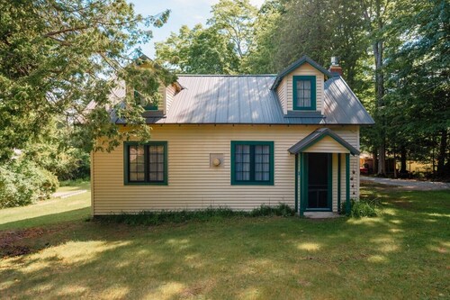 Camp Haven | Mallard Cabin | 3BR | Near Glen Lake