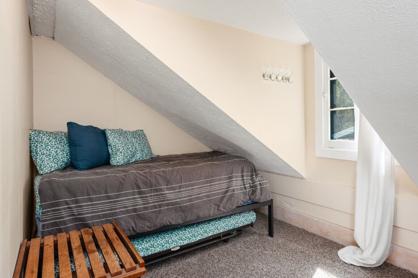 3 bedrooms, desk, travel crib, WiFi (free)