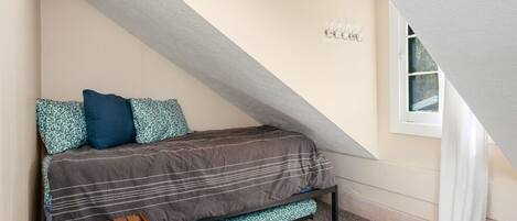 3 bedrooms, desk, travel crib, WiFi (free)