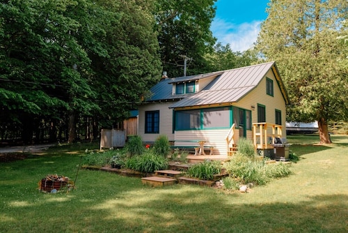 Camp Haven | Mallard Cabin | 3BR | Near Glen Lake