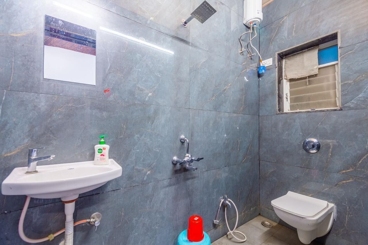 Deluxe Villa | Bathroom | Shower, towels, soap, shampoo
