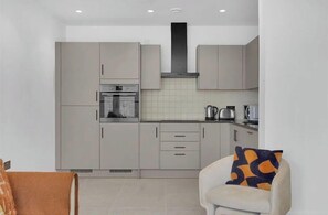 Interior - Modern Luxe in Canary- 2 Bedroom Apartment (Greater London)