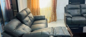 Peaceful 4-bedroom house with AC in charming Old Yundum
