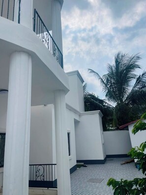 Exterior - Peaceful 4-bedroom house with AC in charming Old Yundum (Old yundum)
