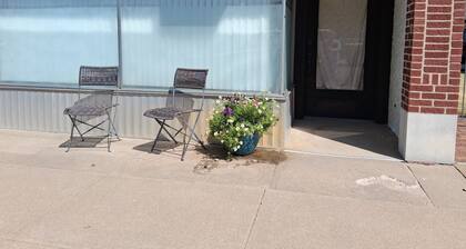 Historical Main Street Studio in Charming La Crosse