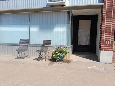 Historical Main Street Studio in Charming La Crosse