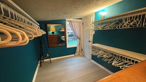 A hallway with a wooden floor, a mirror, a lamp, and a door leading to a balcony. - Peaceful Vintage Charm in North Asheville (Asheville)