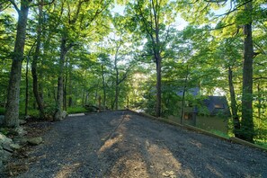 Property grounds - Sunset Views, Hot Tub, and Firepit in Wintergreen! (Wintergreen Resort)