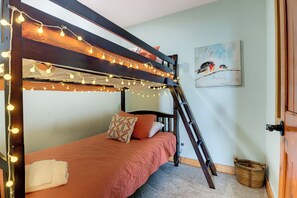 Room - Sunset Views, Hot Tub, and Firepit in Wintergreen! (Wintergreen Resort)