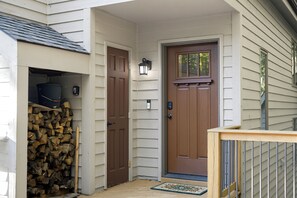 Exterior detail - Sunset Views, Hot Tub, and Firepit in Wintergreen! (Wintergreen Resort)