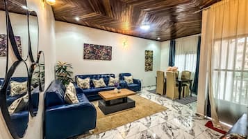 Luxe appartement, uitzicht op stad | Woonruimte