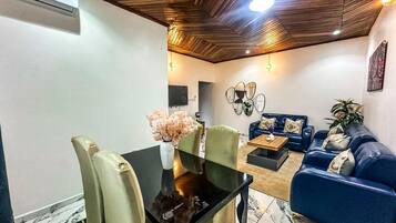 Luxury Apartment, City View | Interior