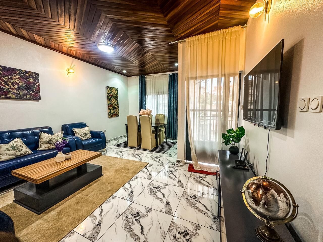 Luxury Apartment, City View | Living area