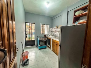 Luxury Apartment, City View | Private kitchen - Residence 7N Guest House (Yaoundé)