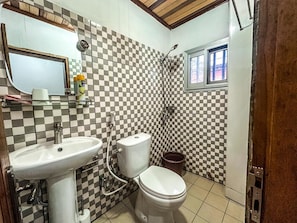 Deluxe Apartment, City View | Bathroom - Residence 7N Guest House (Yaoundé)