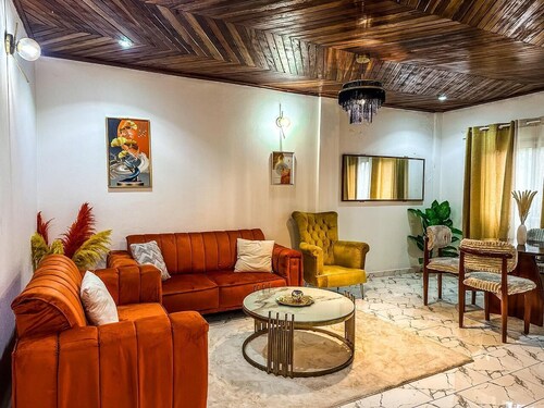 Residence 7N Guest House