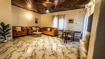 Appartamento Deluxe, vista città | Area soggiorno
