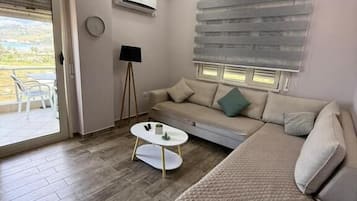 Family Apartment, Balcony, Sea View | Living area